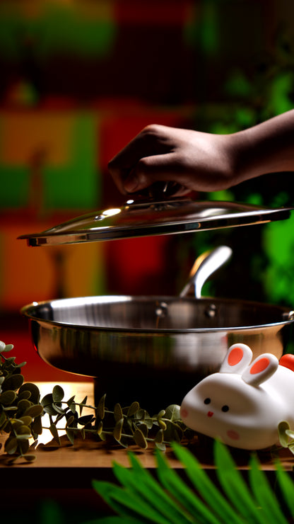 Zainco 28cm Tri-Ply Stainless Steel Pan 18/10 with cover and Free Light Rabbit Gift